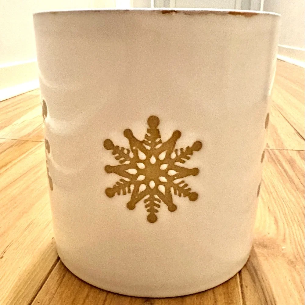 Winter Snowflake White Glazed Terracotta Vase/ Canister/ Flowerpot, 6 in Tall